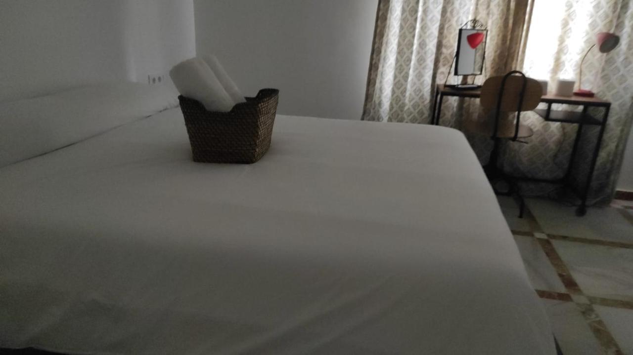 Convenient Rooms - Ferry, Train & Bus Station - Algeciras Exterior photo